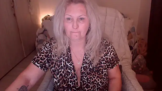 Divineblond online show from March 6, 11:55 pm