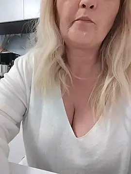 Divineblond online show from April 20, 8:34 pm