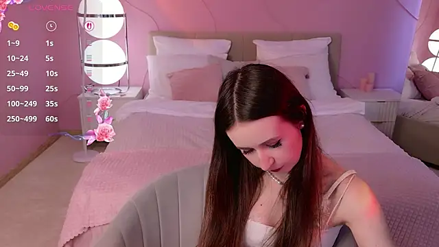 AliceLidelle online show from June 25, 2:51 pm