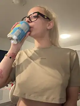 Badlilfantasy online show from April 27, 1:14 am