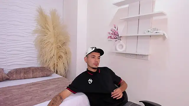 kittyAnddemon online show from May 12, 4:32 am