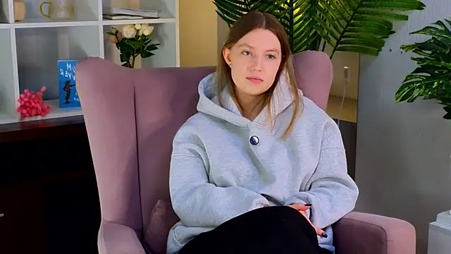 RebeccaAzim online show from April 29, 12:52 pm