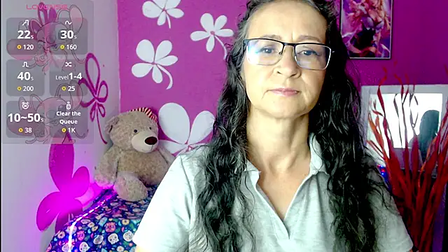 aura latinax online show from April 28, 11:47 am