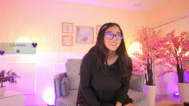 VioletJoness  online show from May 4, 11:36 am