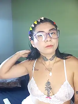 PequenaNena online show from April 30, 2:22 pm