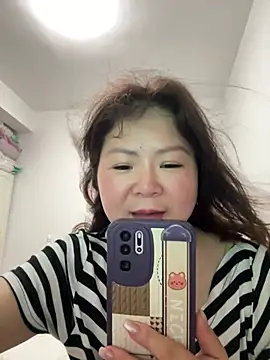 linda51863 online show from May 23, 1:20 pm