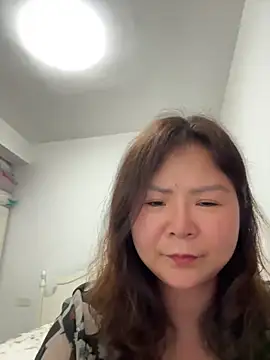 linda51863 online show from May 20, 2:36 pm