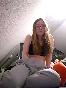 Freaky-Doll online show from May 9, 9:28 pm