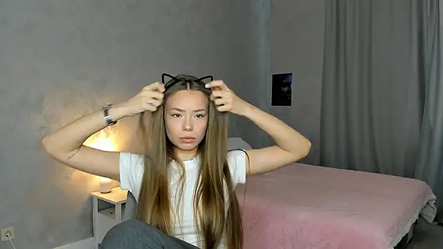 UlrikeStillwell online show from April 30, 6:18 am