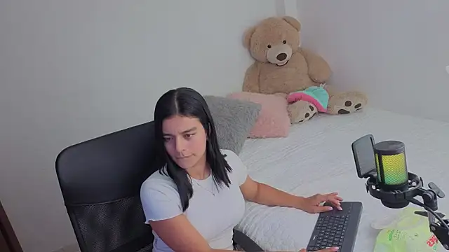 valerihouse  online show from May 30, 2:09 am