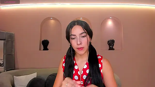 SophieKiss1 online show from May 25, 7:46 pm