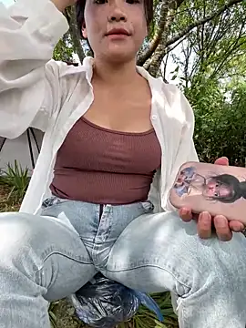 Logan Mia online show from May 6, 7:34 am