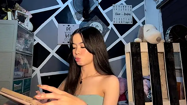 DesireePerson online show from May 5, 2:31 pm