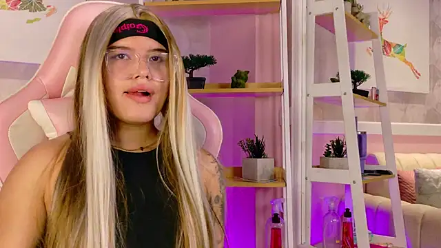 MeghanRoosee online show from May 5, 2:53 pm