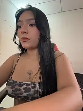 EmiLaurent online show from June 1, 5:25 pm