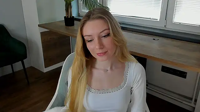 JoleenCerasuolo online show from May 11, 9:00 am