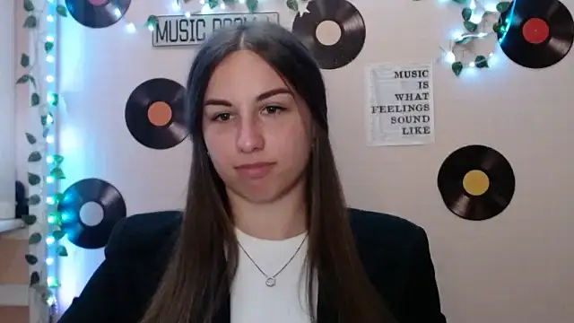 Cutie  Mia online show from May 7, 11:47 am