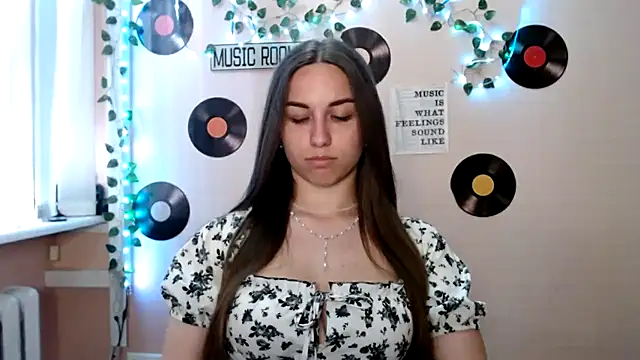 Cutie  Mia online show from May 8, 11:57 am