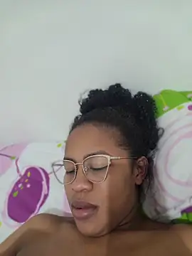 kimreigns online show from May 24, 4:44 am