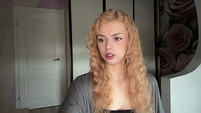 ScarlettRosy online show from May 10, 4:03 am