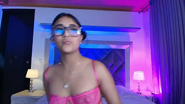 Molly Hils789 online show from June 25, 7:48 pm