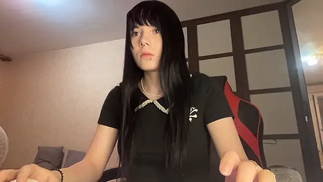 gothicq online show from May 6, 7:51 pm