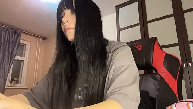 gothicq online show from May 5, 6:44 pm