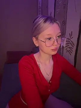 Velvet Doll  online show from May 11, 4:03 am