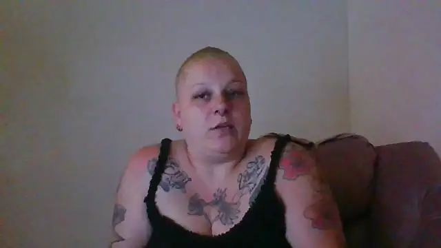 Lady Peggi online show from May 6, 9:19 pm