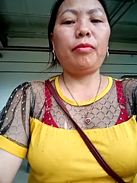 YeuAnhbigcock online show from May 8, 4:49 am
