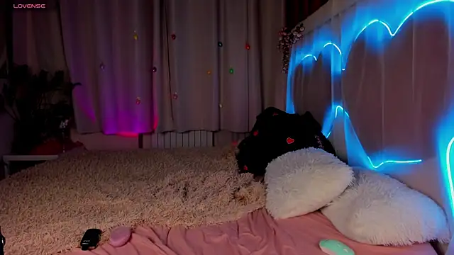 MaddyFever online show from June 23, 1:42 pm