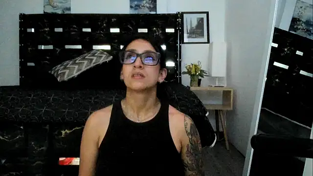 ZarayFeet online show from June 25, 7:04 pm