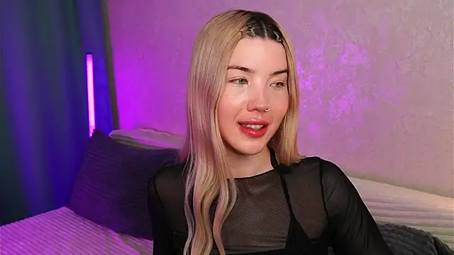 LindaThackerr online show from May 6, 10:19 am
