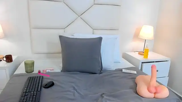PenelopeOwen online show from May 8, 1:03 pm