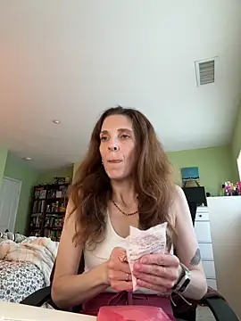 Raevyn online show from June 13, 11:02 pm