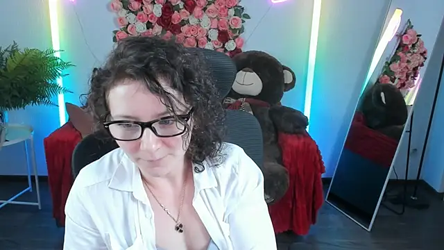 AureliaGleam online show from May 9, 9:33 am
