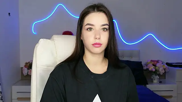MaddiePerez online show from June 12, 3:09 pm