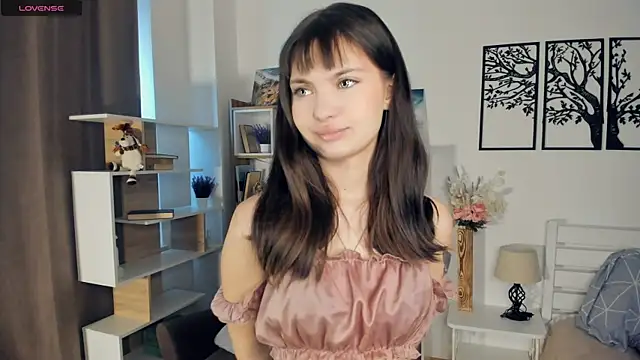 LupitaSolt online show from June 1, 9:11 am