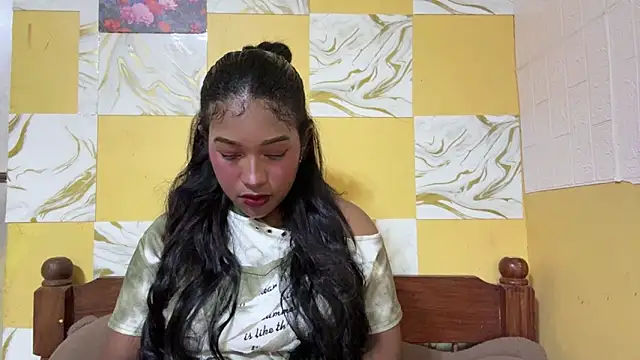 lianacutegirl1 online show from May 10, 9:44 am