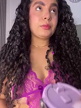 Yassy 11 online show from June 9, 7:57 pm