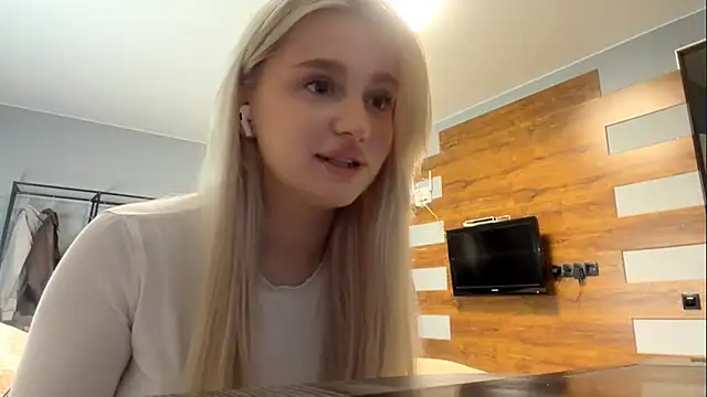 TiffanieSluyter online show from May 14, 6:03 pm