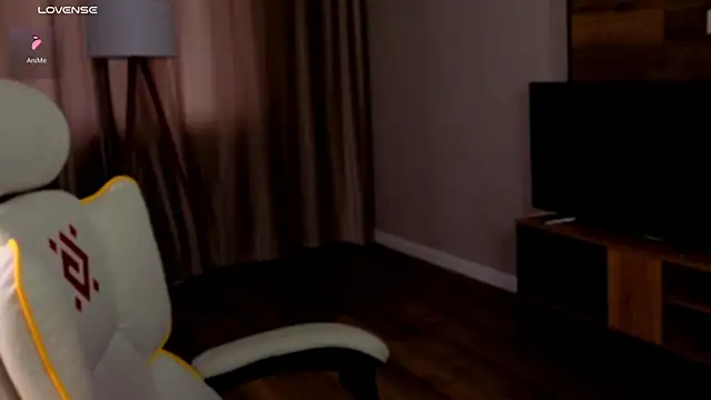 honeylanaa online show from July 14, 4:39 am