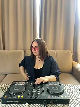 Joan Taylor1 online show from May 30, 11:52 am
