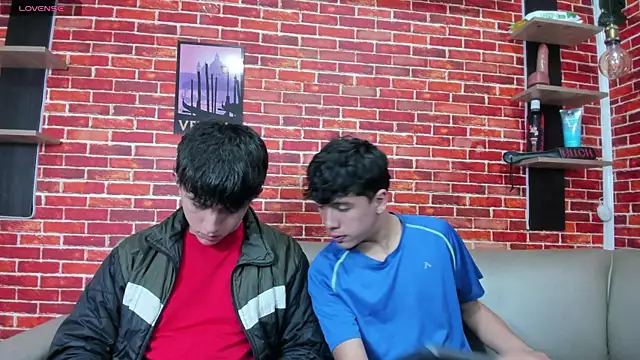 Hoot boyss  online show from May 26, 8:52 pm