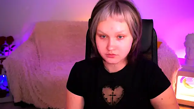 ViolettWoods online show from July 12, 6:47 am