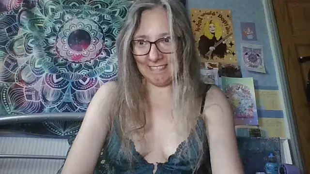 Izzylove47 online show from May 25, 1:10 pm