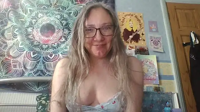 Izzylove47 online show from May 22, 8:12 am