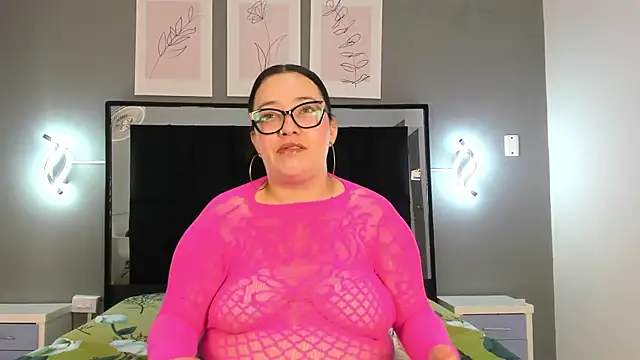 zoe curvyy online show from July 6, 12:10 pm