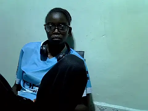 Pretty min online show from July 6, 3:03 pm