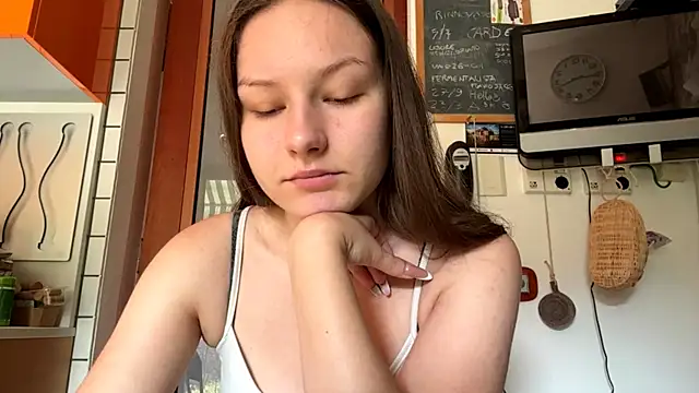 ShaylaChong online show from July 14, 7:13 am